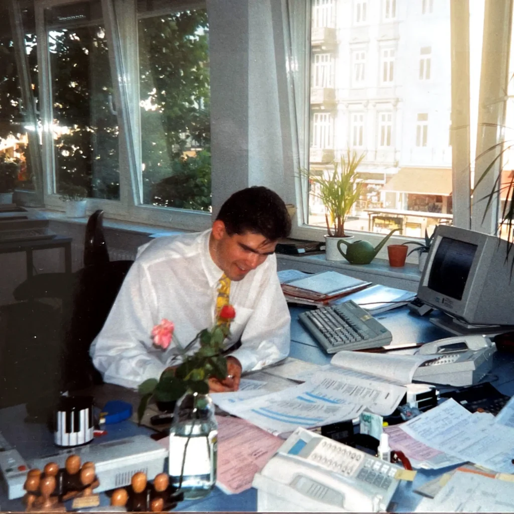 Büroalltag in einer Firmenkunden-Kreditabteilung in der zweiten Hälfte der 1990er Jahre